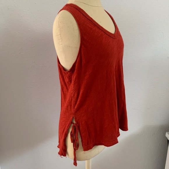 Universal Thread Red Tank Size M - Picture 5 of 5